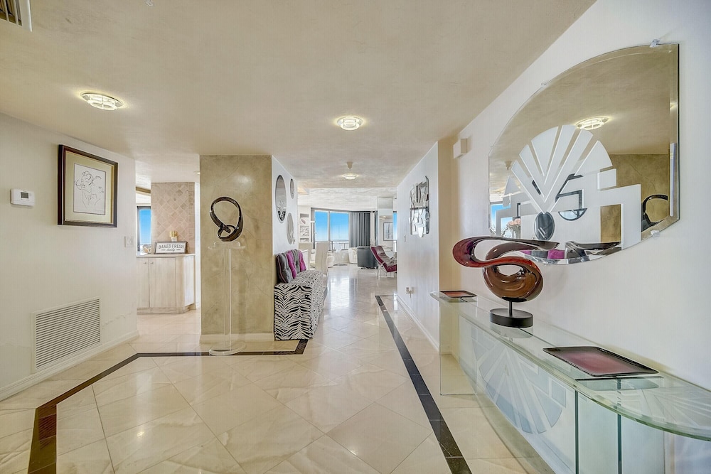 Sherwin Condominium 1801