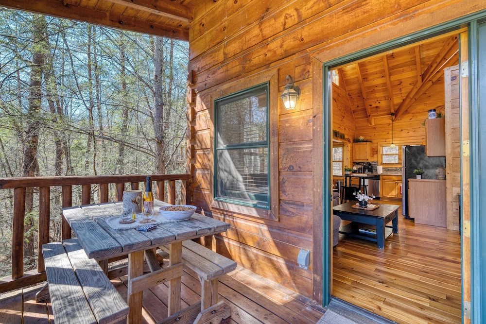 Hottub, Game Room, Forest Views, Near Gatlinburg Four Bears Lodge by Avantstay