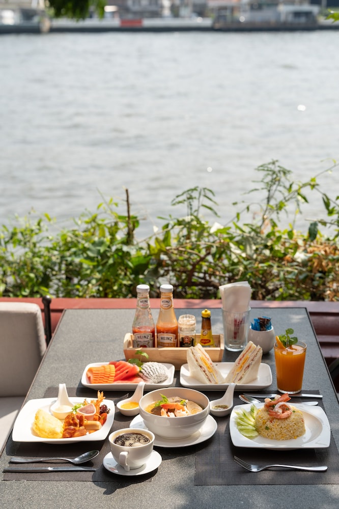 Amdaeng Bangkok Riverside Hotel 50