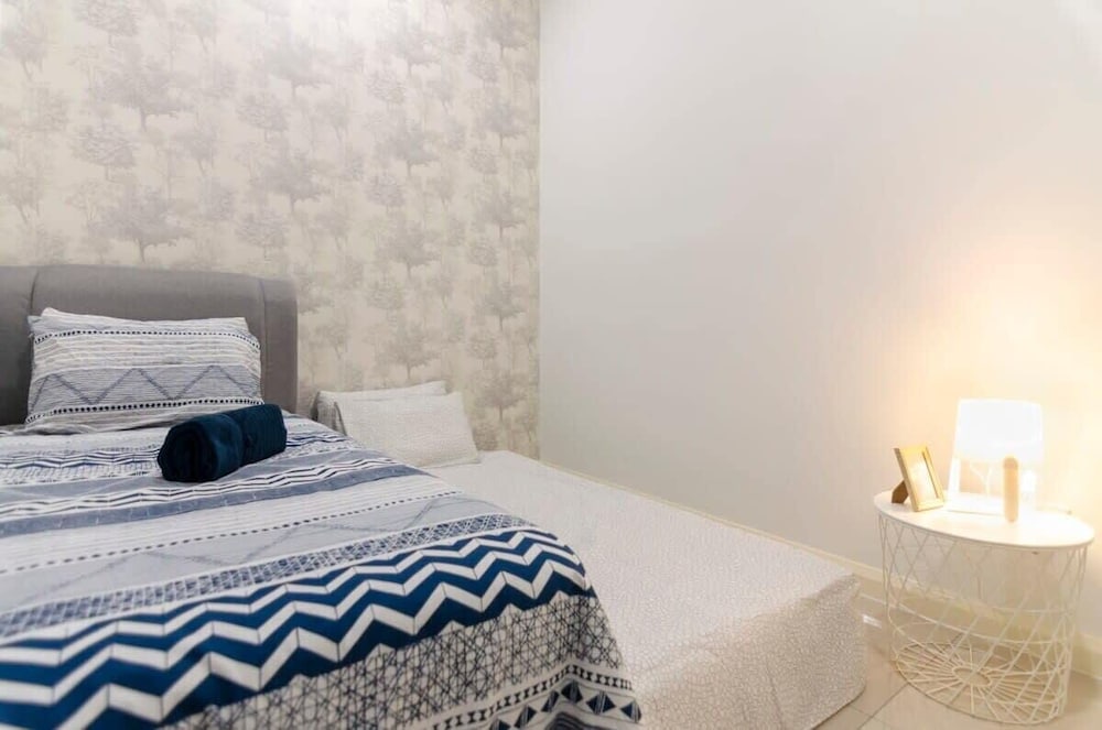A Lovely 2BR D'pristine Suite Near Legoland