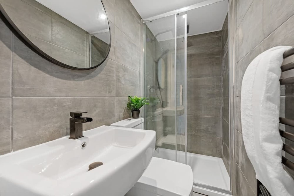 4 Bedrooms - 3 Bathrooms House
