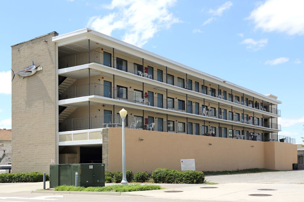 Blue Marlin Inn & Suites