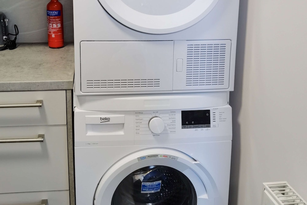 4BR Contractor Accommodation w 4 Bathroom