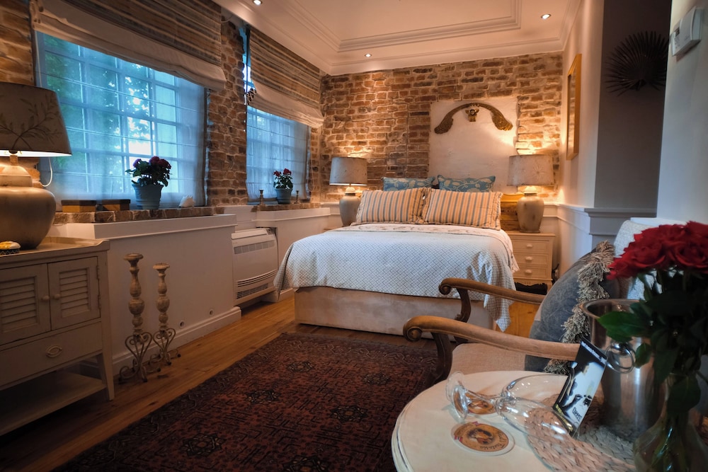 Paul's Fantasia Boutique Suites view 3