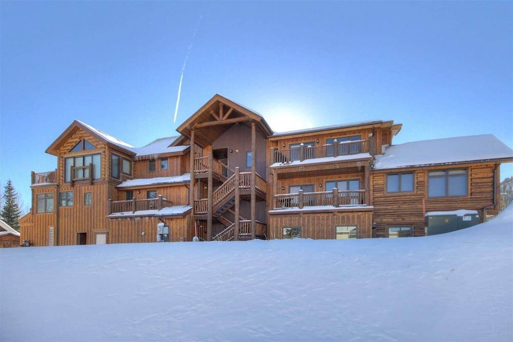 Mount Victoria Lodge #d 3 Bedroom Condo by RedAwning