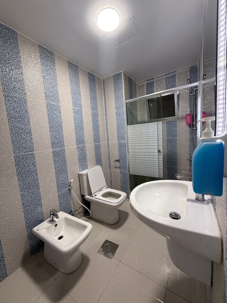 3bedroom Aprt of 200sqm Near Movenpick Hotel Amman