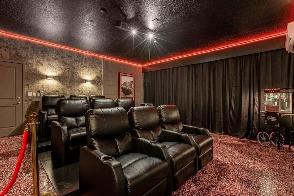 Upstay - Mansion w Kids Theme Rooms Pool Cinema view 3