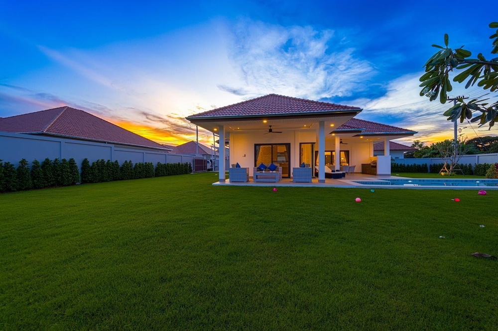 New Modern 3 Bedroom Villa MB35