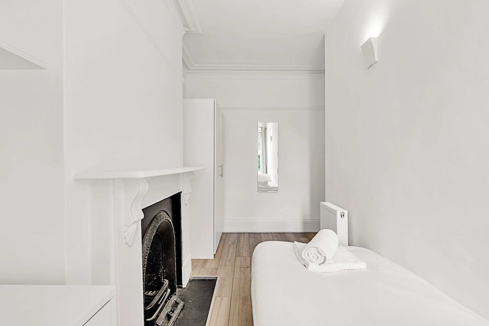Bright and Newly Furnished Acton Apartment