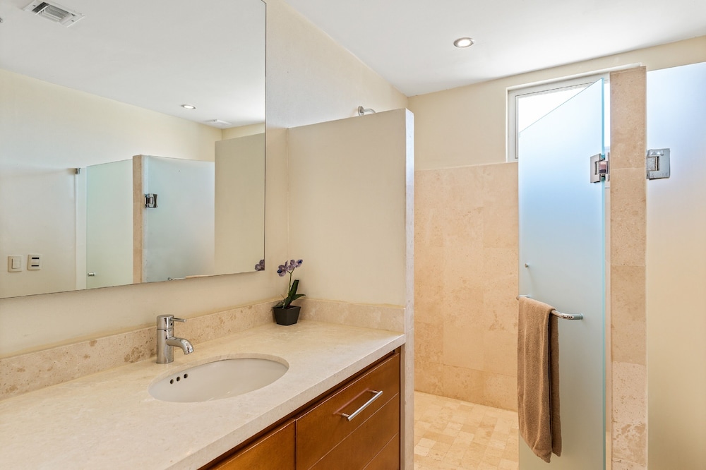 Encanto Living 0901 -2BR by Kivoya