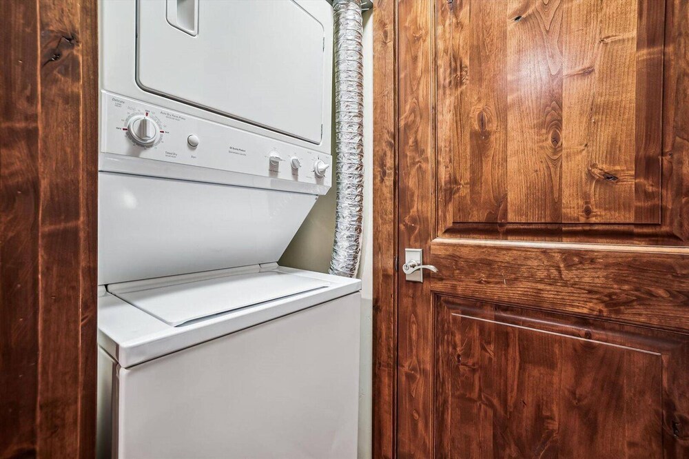 Luxury Ski-in/ski-out Bluesky 2 Bedroom Condo