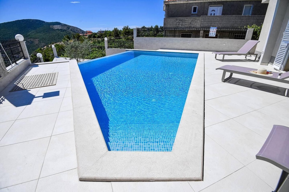 Beautiful 1-bed Apartment in Pobrezje-dubrovnik