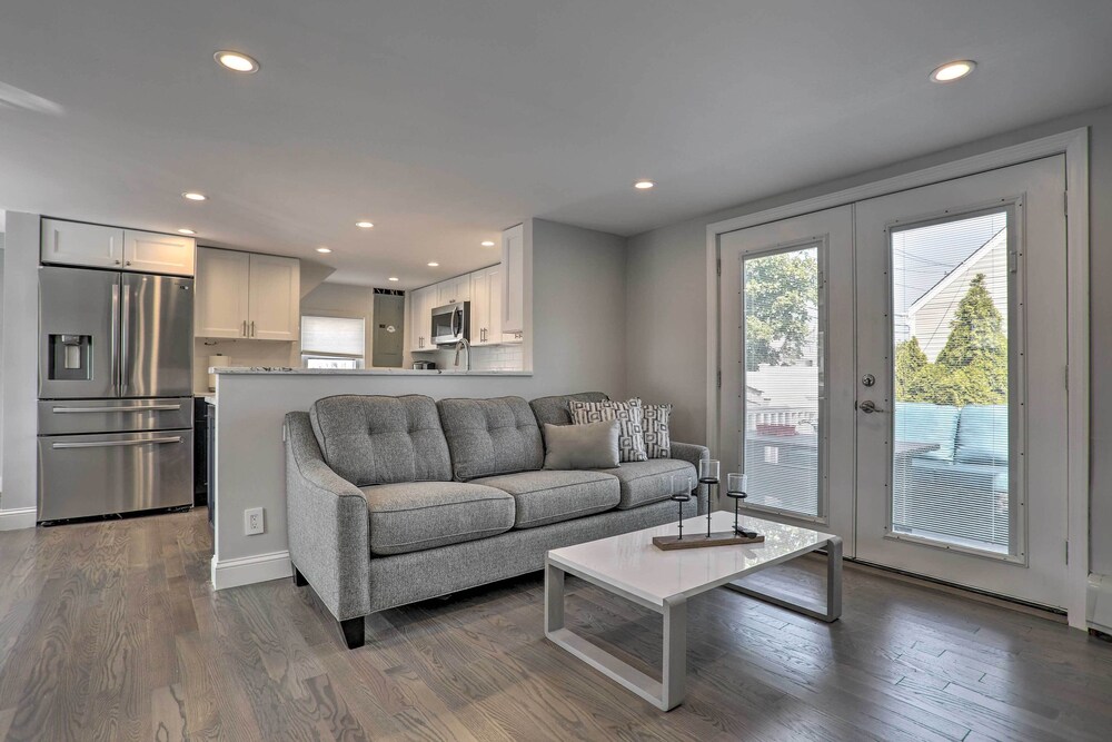 Long Island Home Near Beaches  Golf - Property Image 7