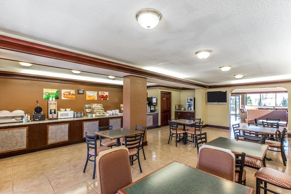 Macon Vacations - Quality Inn Suites Macon North - Property Image 11