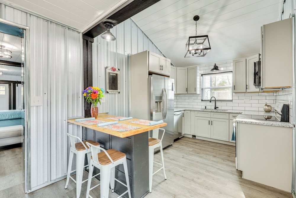 Walk to Pier: North Carolina Getaway in Oak Island