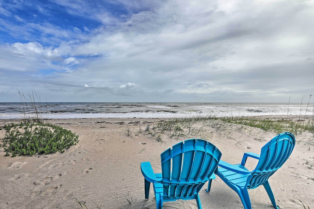 Next to Turtle Preserve: Oceanside Florida Retreat