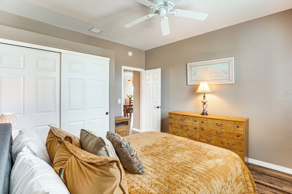 Mtn-view Oasis w/ Pool Access in Green Valley!