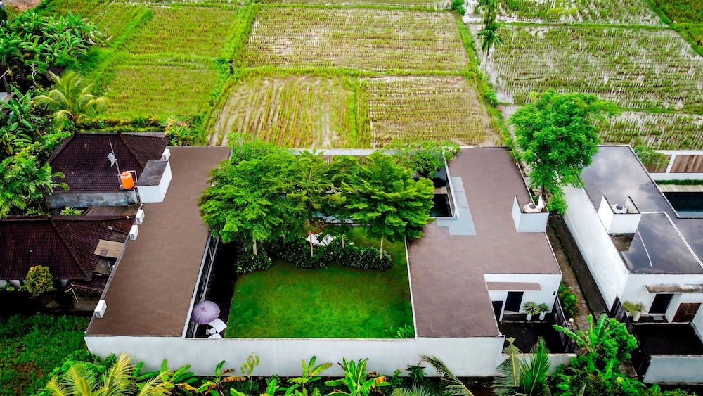 Loft Volcano by Alfred in Bali - Stylish 2 BR Loft w Pool Garden Ricefields View