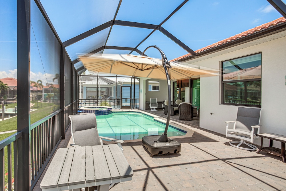 Sunset Views, Dock: Canalfront Home in Punta Gorda