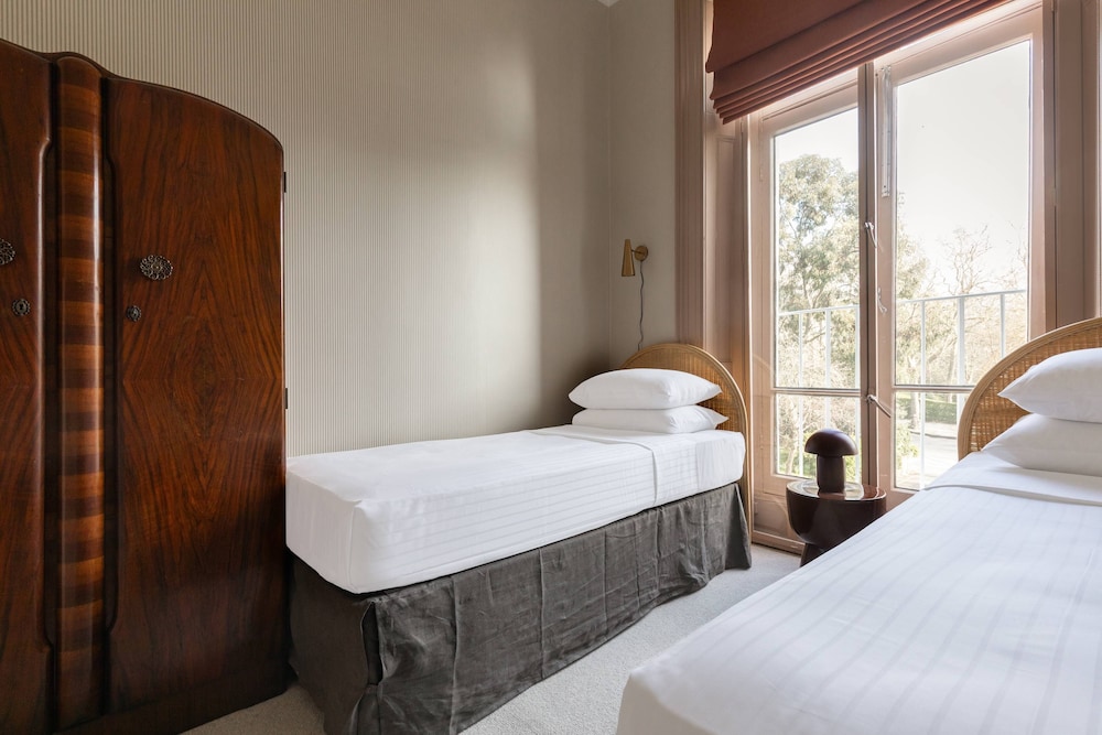 Ladbroke Grove XV by Onefinestay