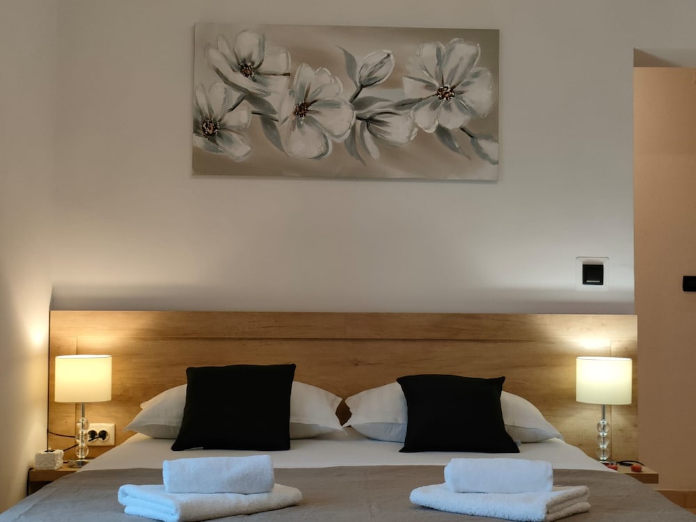 A5 Beachfront apt With a Balcony and sea View view 2