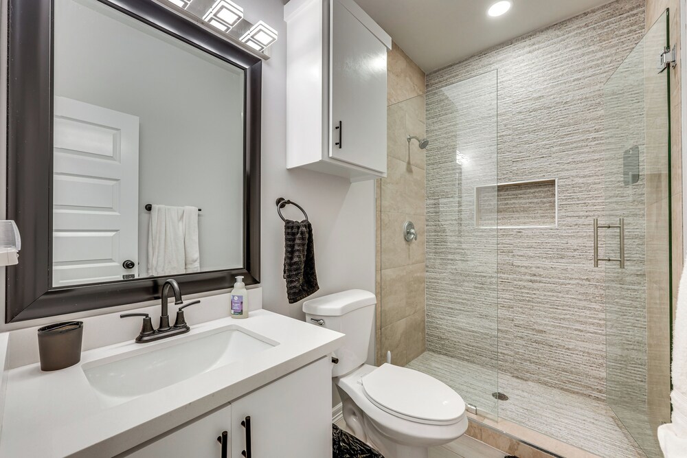 4 Mi to Dtwn: Modern Apartment in Edinburg!