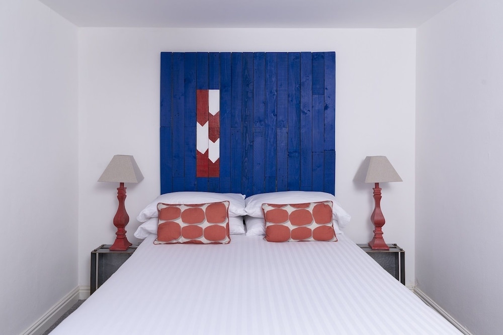 River Court Apartments LETS