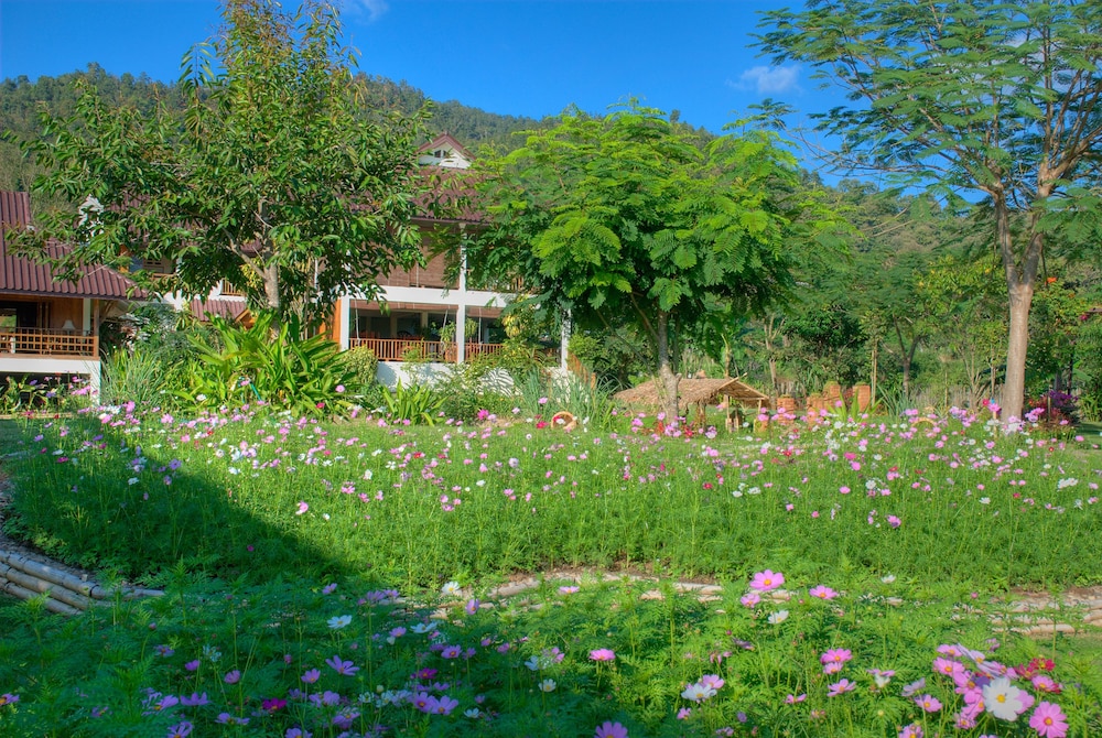 Maekok River Village Resort