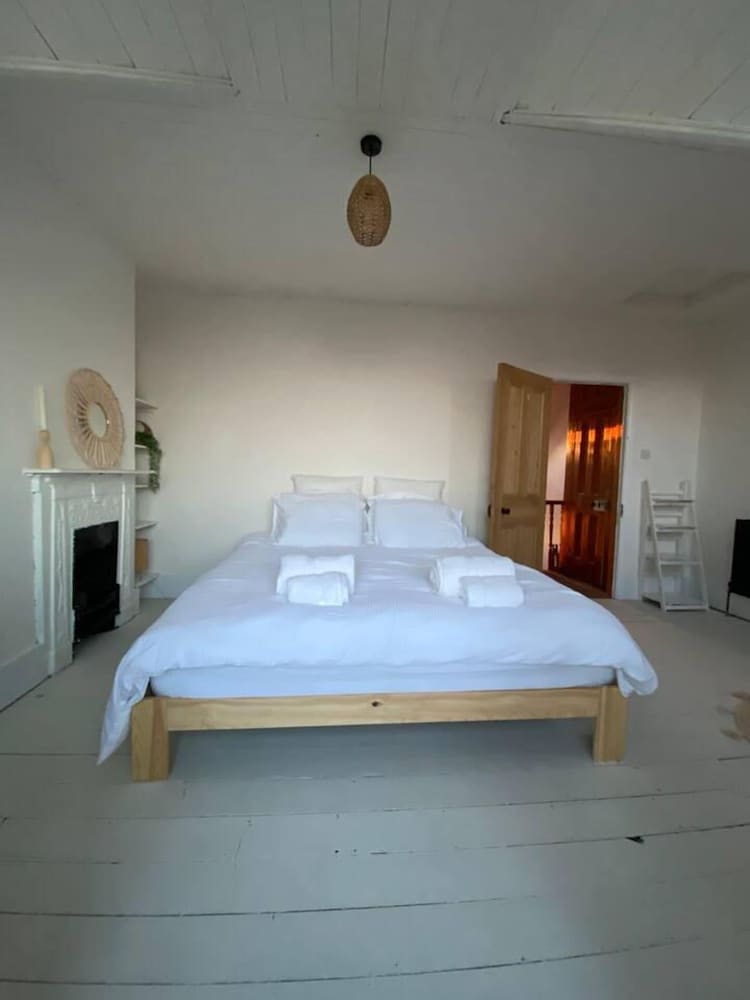 Edwardian Villa by the Sea,coastal Walks,king Beds view 4