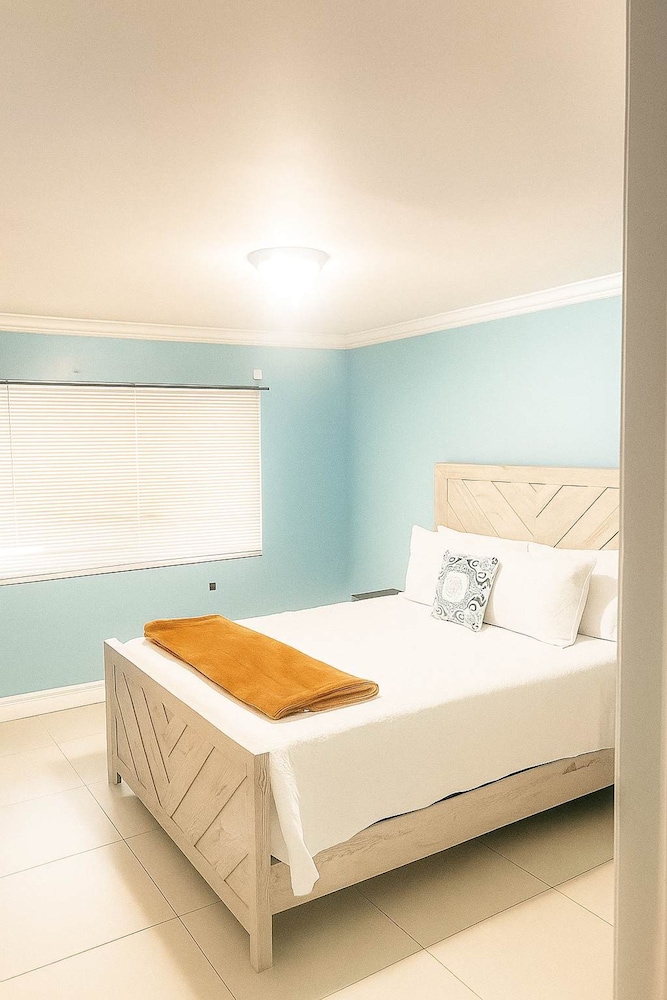 Iconic 3BD Home Mins From the Beach Pompano FL
