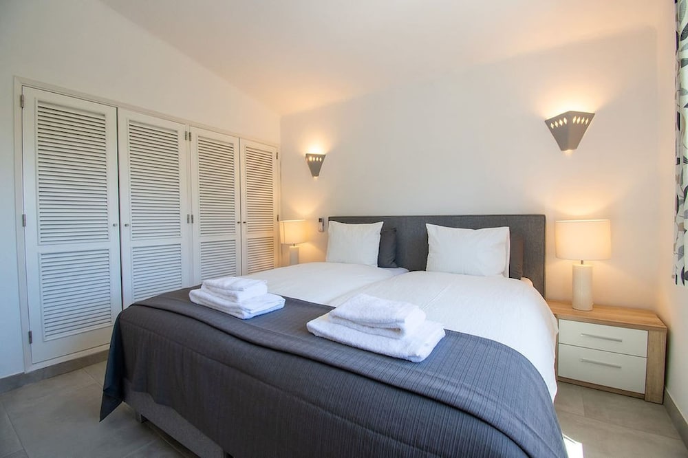 Lavanda Magnificent Five Bedroom Villa in Carvoe