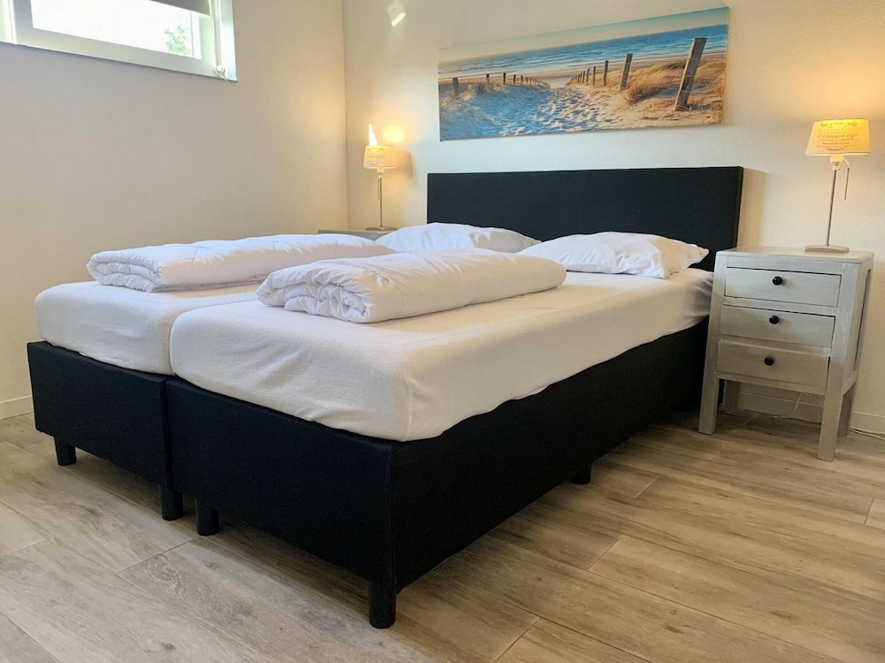 Bungalow in Sint Maartenszee With Veranda