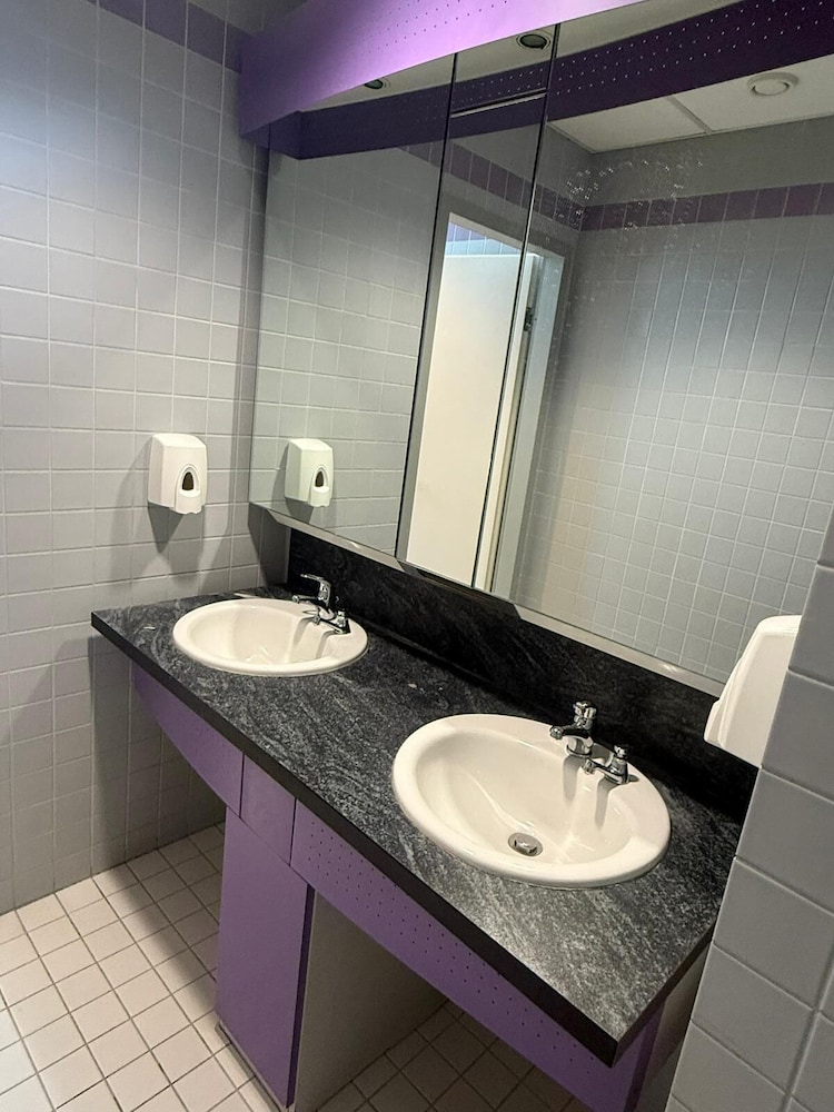 XENON HOSTELS UG
