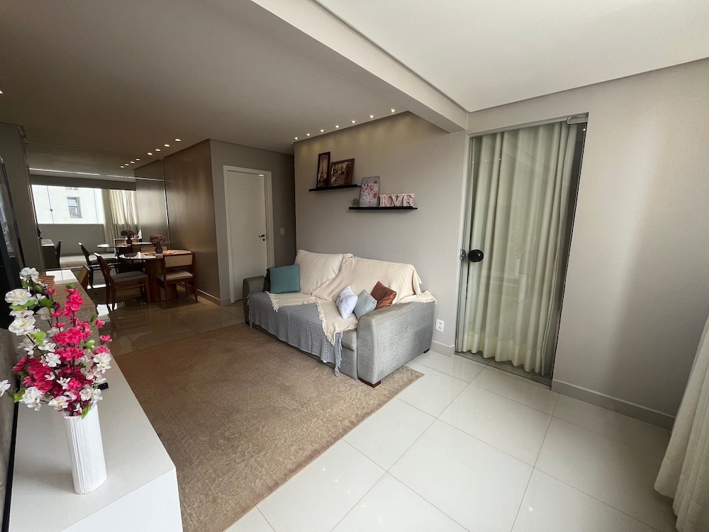 2brs apt 950 m fr/ Flamboyant Mall Unq1104