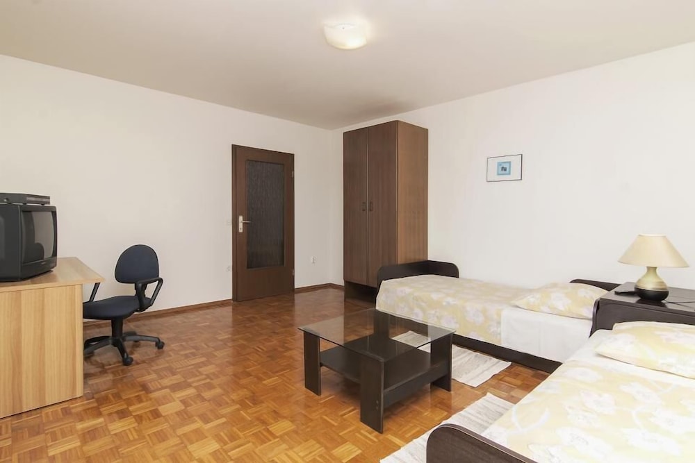 Apartments Eddi 66