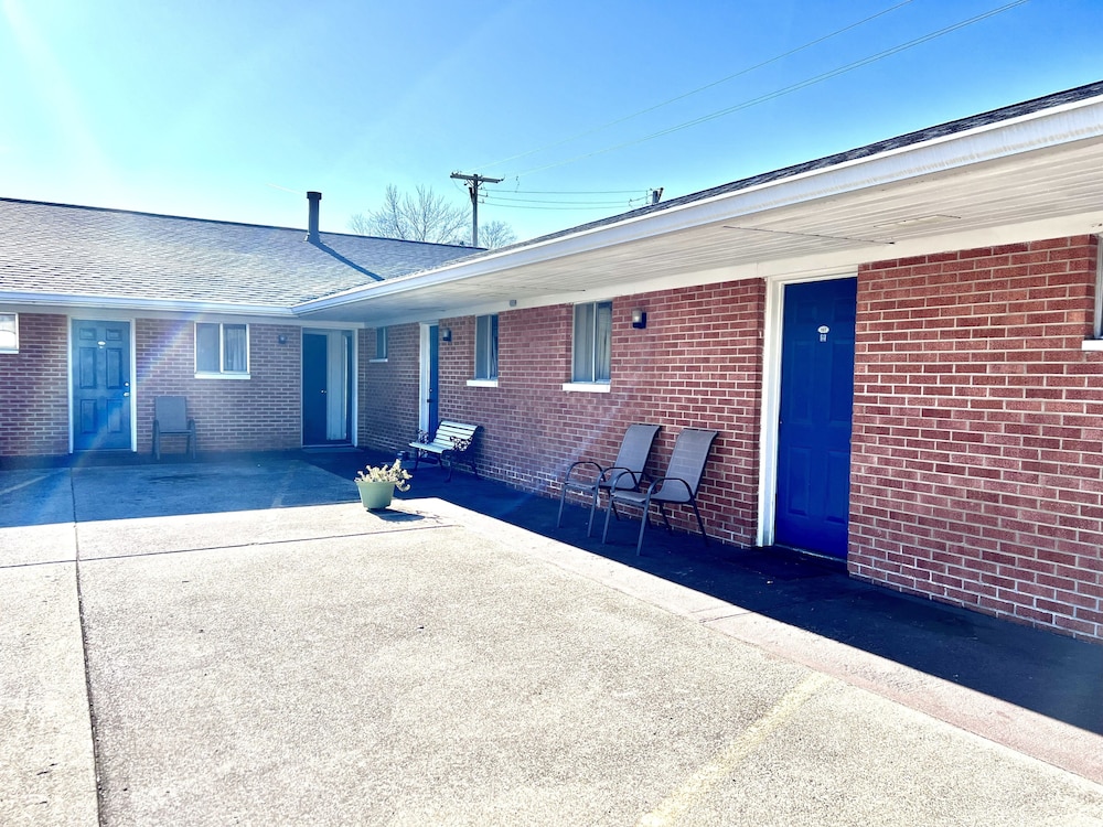 Traveler's Inn Motel