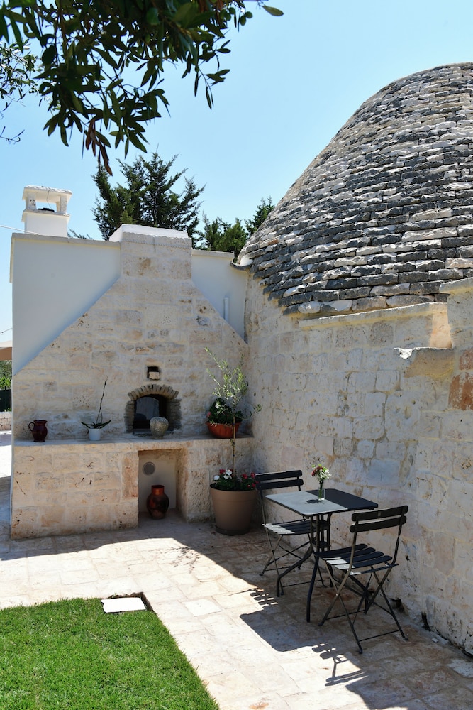 Lamarossa Trulli & Suites