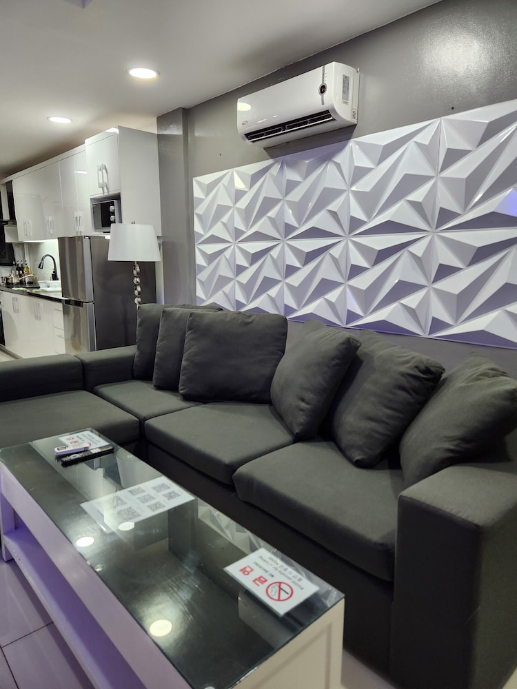 Kandi Suites 2BR with private Jacuzzi