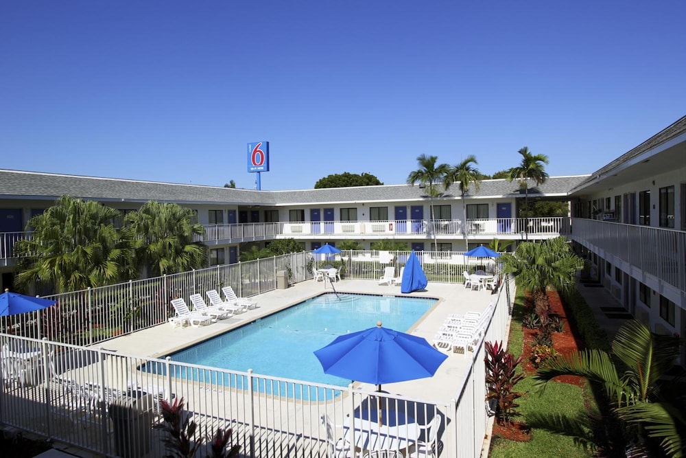Motel 6 Lantana, FL
