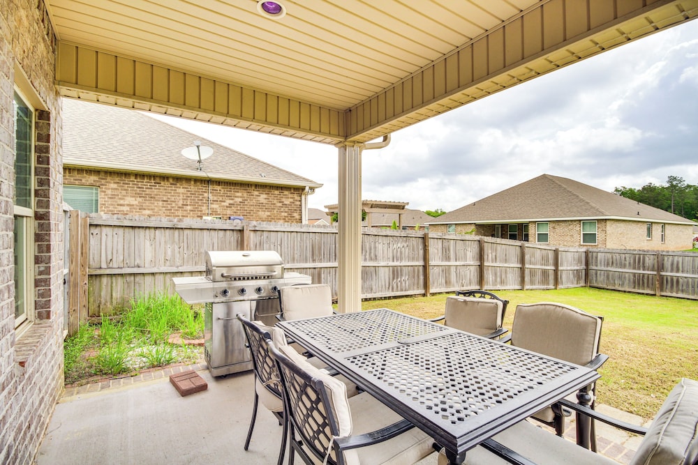 10 Mi to Gulfport Beaches: Family Home w/ Patio