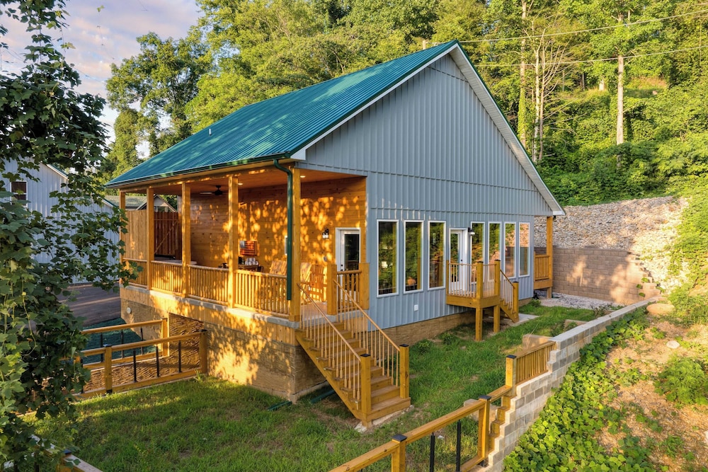 Cabin w/ Hot Tub, Game Room & Scenic Smoky Mountain Views Perfect by Avantstay