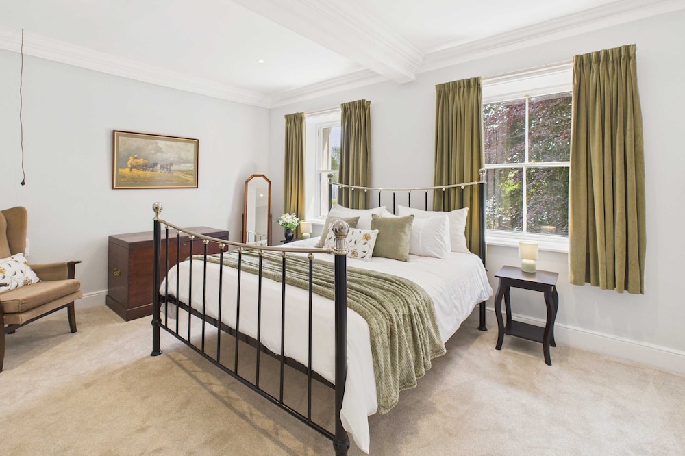 Host Stay Thornecroft
