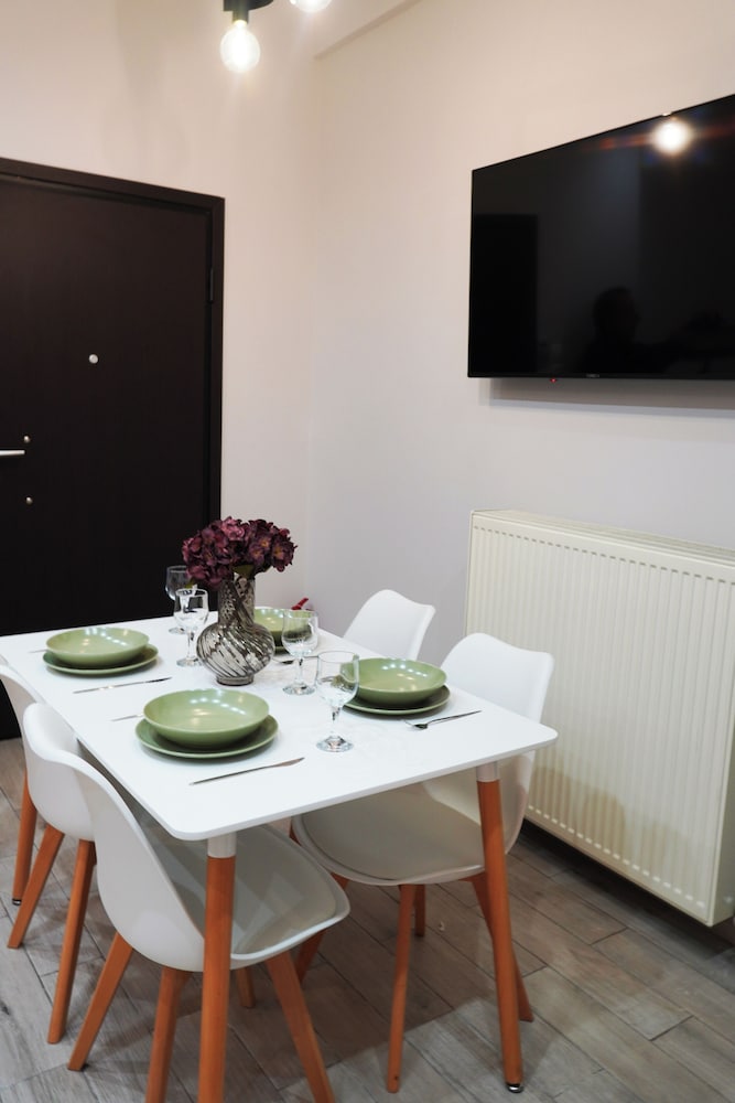 Athenian Petralona Suite