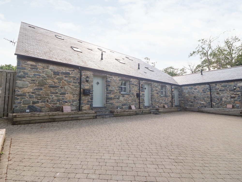 3 Pensyflog Barns