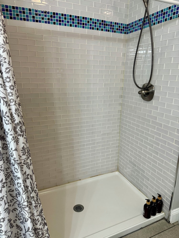 Jungle House Boutique Lofts – Downtown Columbus & Short North