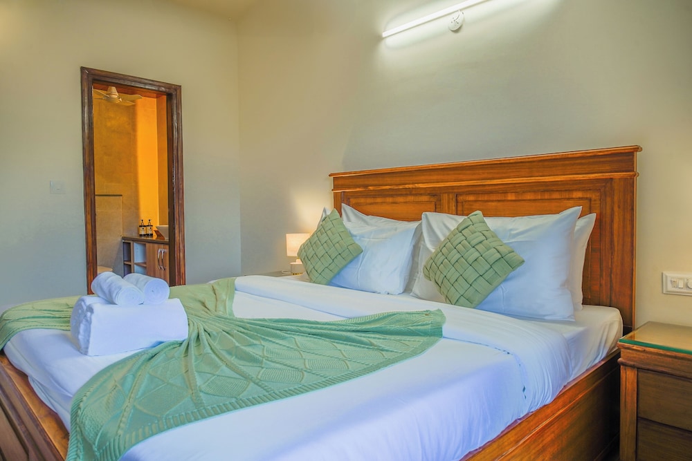 Alaya Stays Veera Marina 3 BHK Apartment