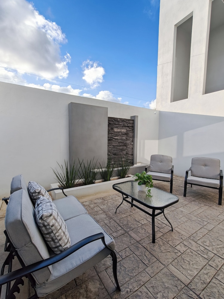 San Carlos Apartment