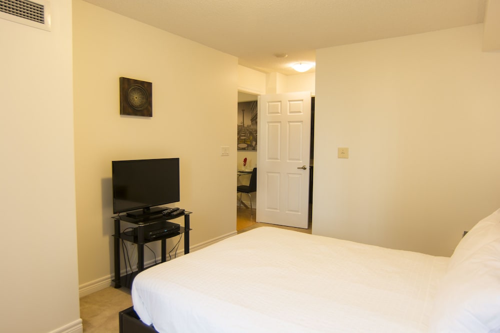 Maplewood Suites - Square One