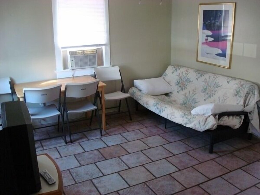 Four Winds Motel