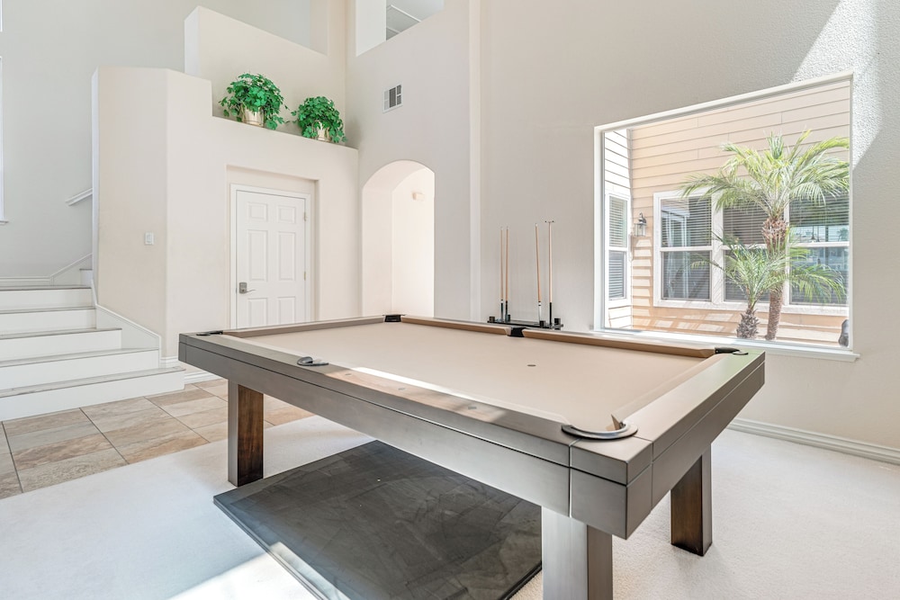 3 Mi to Main St Tracy: Homey Retreat w/ Game Room!